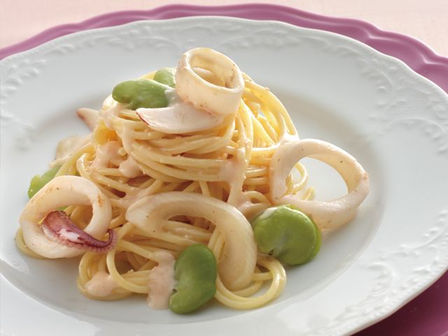 新たまねぎとイカとそら豆のたらこスパゲティ