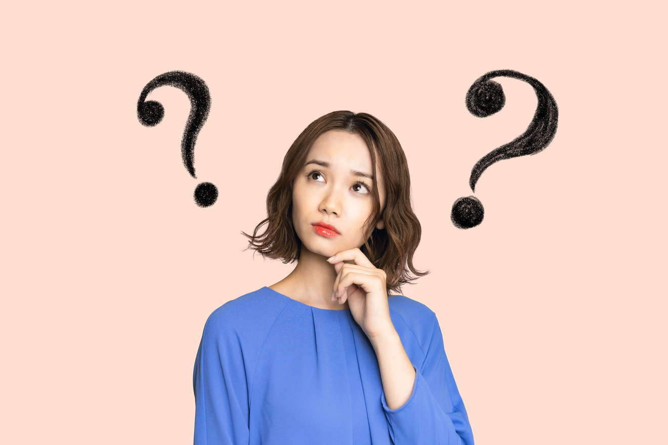女性が悩んでいる画像