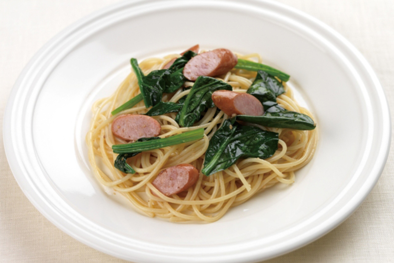 ほうれん草とソーセージのパスタの画像