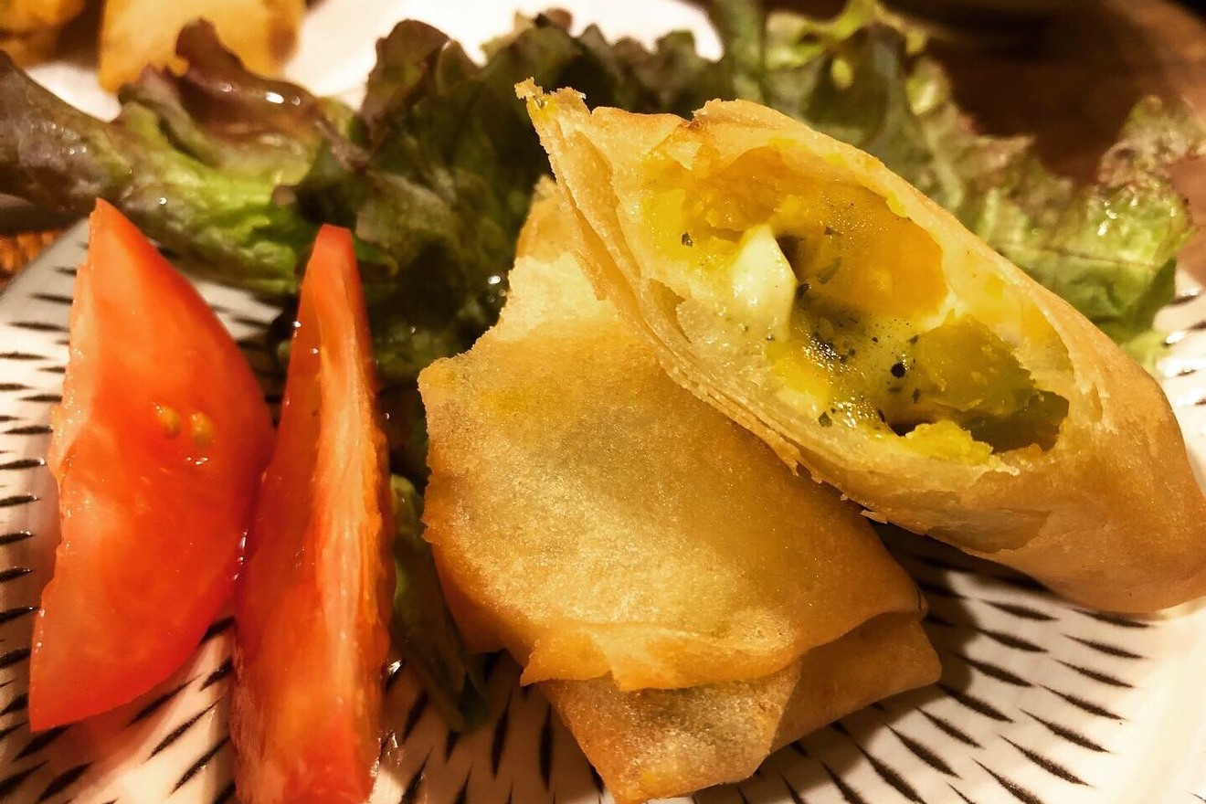 かぼちゃとチーズ、バジルソースの春巻の画像