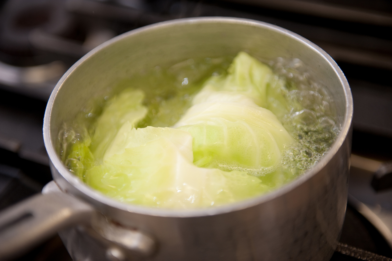 キャベツを茹でている画像