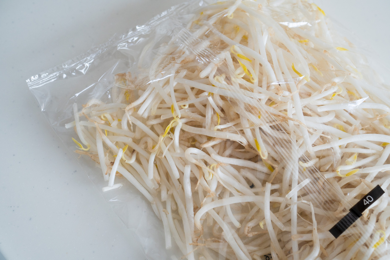袋に入ったもやしの画像