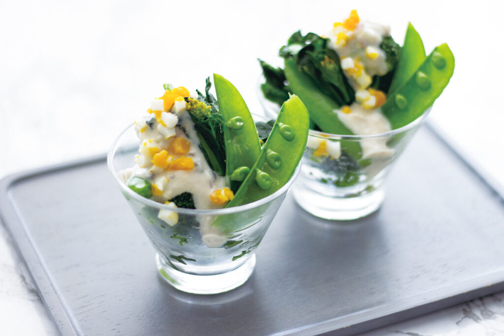 緑黄色野菜の豆腐タルタルサラダの画像