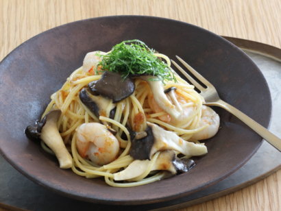 【ピエトロ×HOKTO コラボレシピ】霜降りひらたけと海老のごま醤油ガーリックスパゲティ