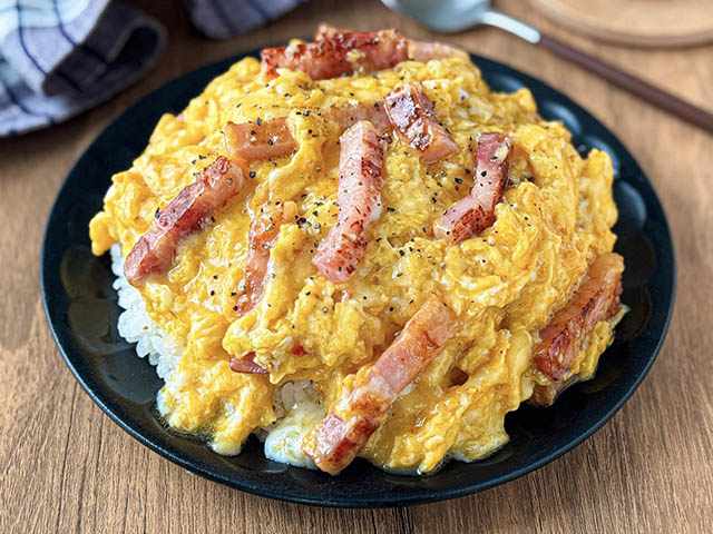 とろとろ卵のペペロンチーズ丼