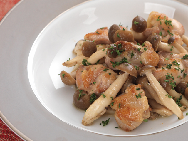 ぶなしめじと鶏肉のホットサラダ