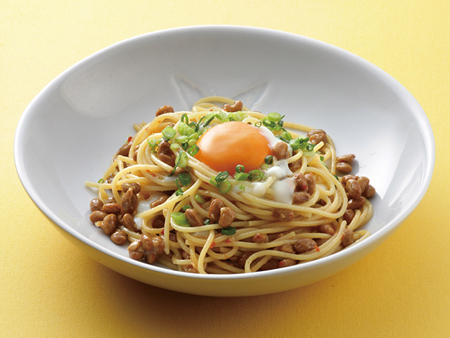 納豆と半熟たまごのペペロンチーノ