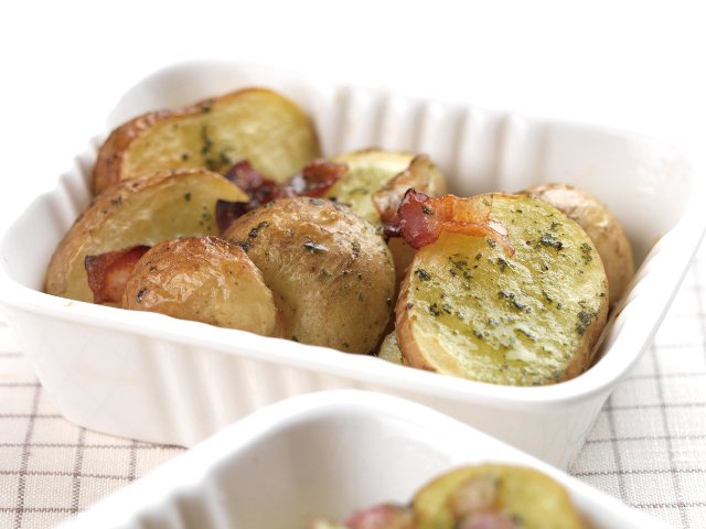 新じゃがとベーコンのバジルオーブン焼き