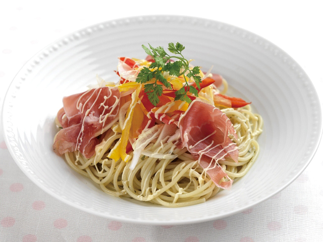 生ハムとパプリカの冷製パスタ