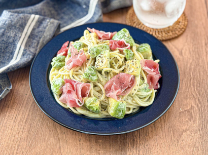 アボカドと生ハムの冷製バジルパスタ
